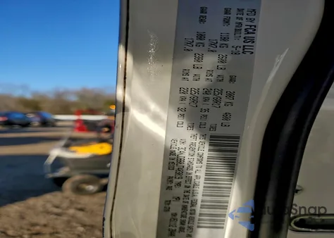 2018 Jeep Compass Latitude z USA, uszkodzony, nr VIN 3C4NJDBB0JT403019